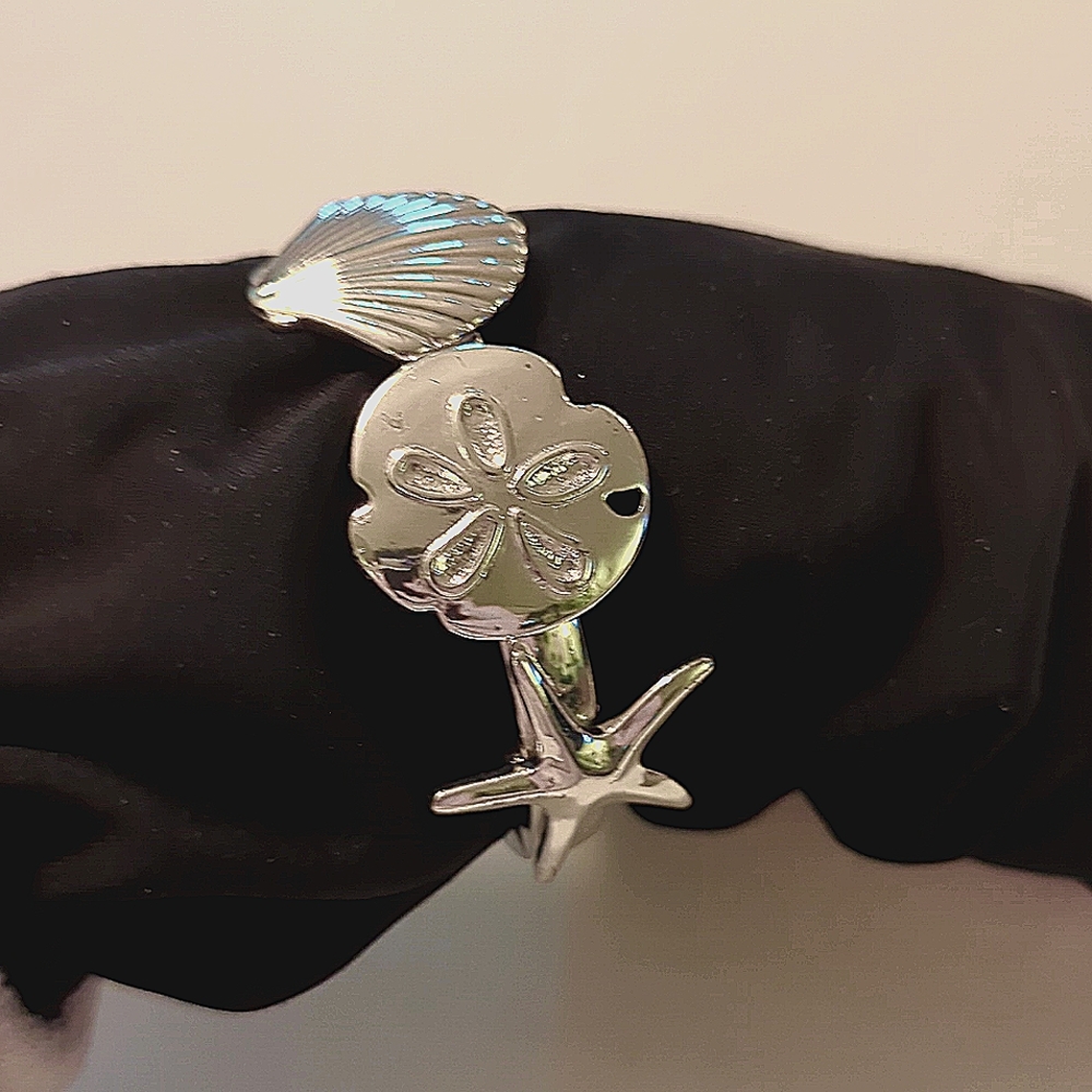 Starfish hinged braclet
